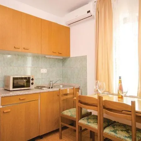 Iovo - Two Bedroom With Terrace A5 Διαμέρισμα